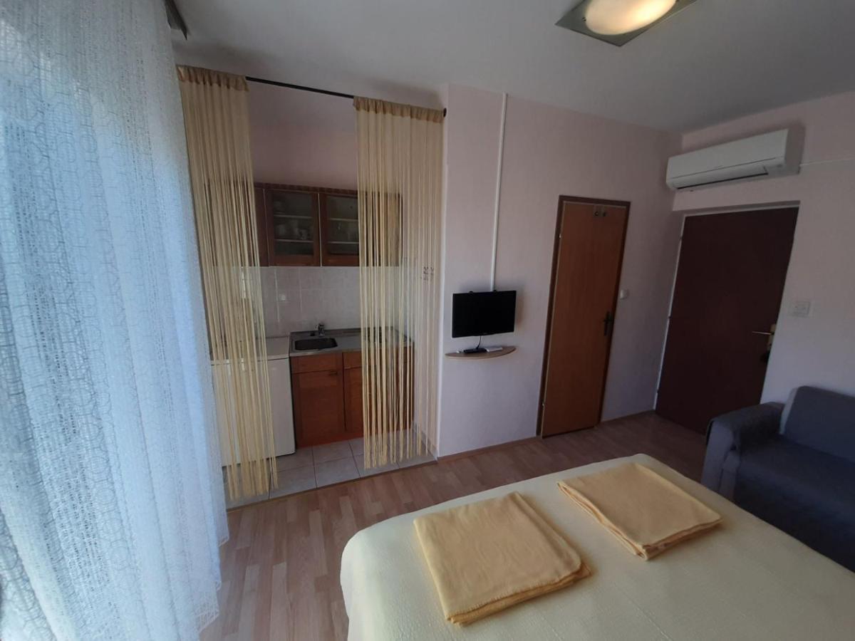 Apartment Spanjol Anka Rab Town Exteriör bild