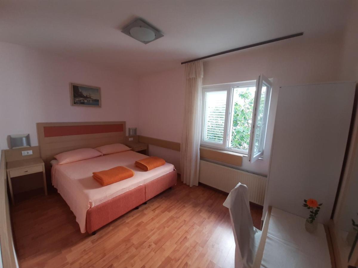 Apartment Spanjol Anka Rab Town Exteriör bild