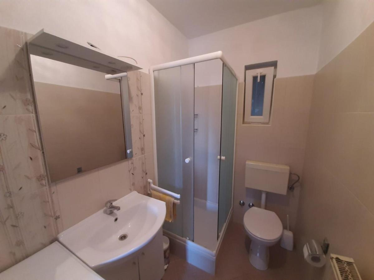 Apartment Spanjol Anka Rab Town Exteriör bild