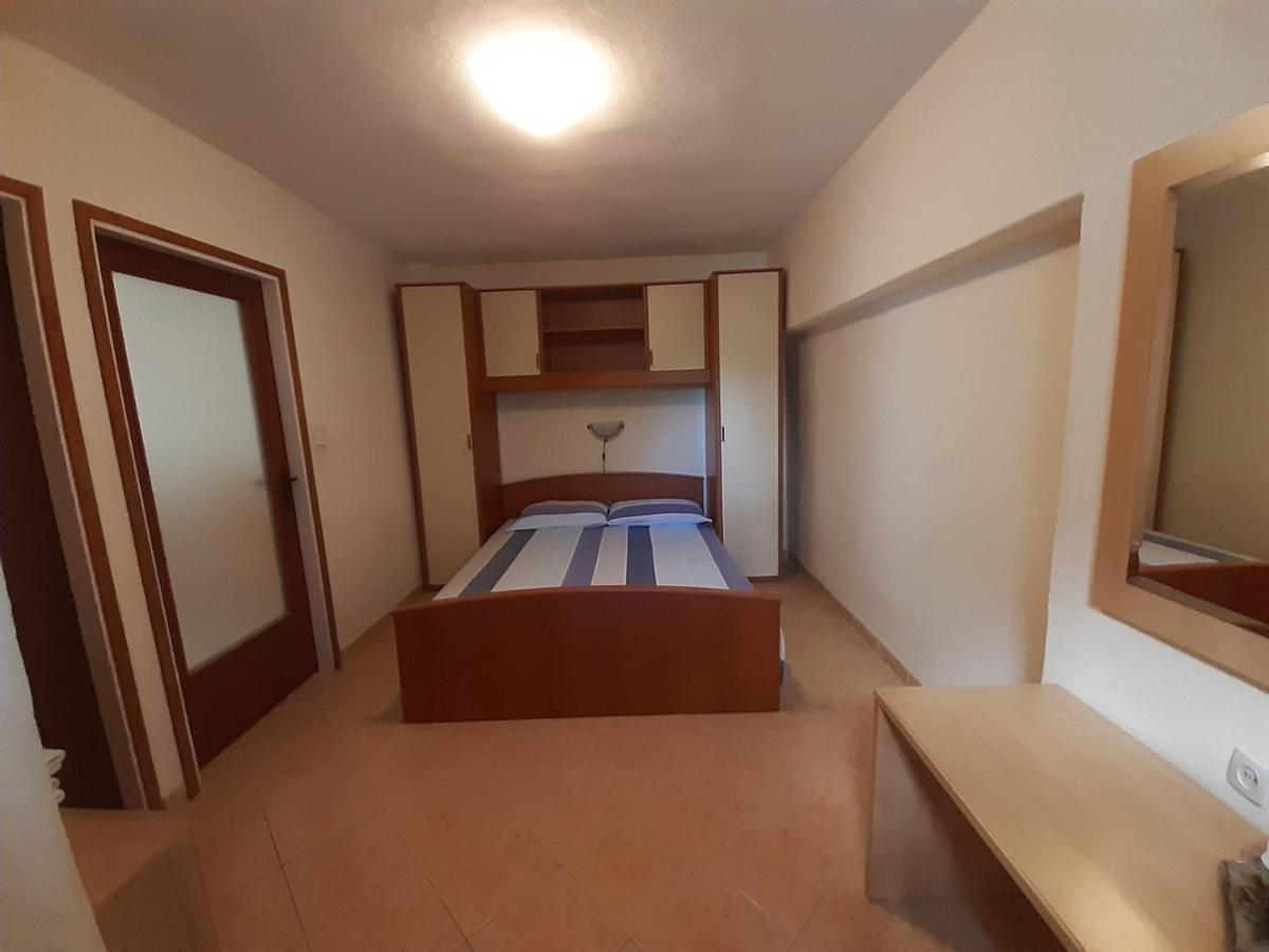 Apartment Spanjol Anka Rab Town Exteriör bild