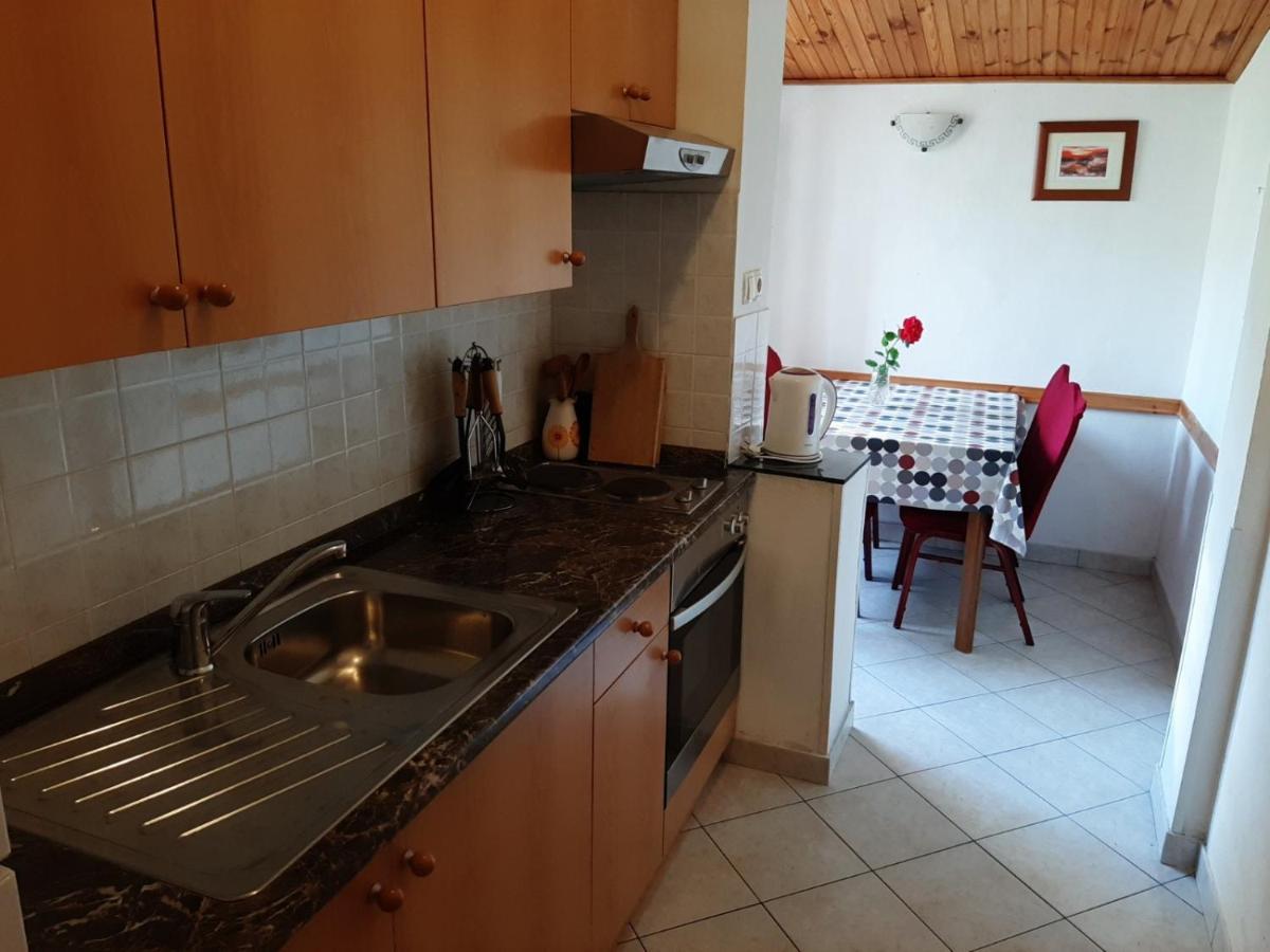 Apartment Spanjol Anka Rab Town Exteriör bild